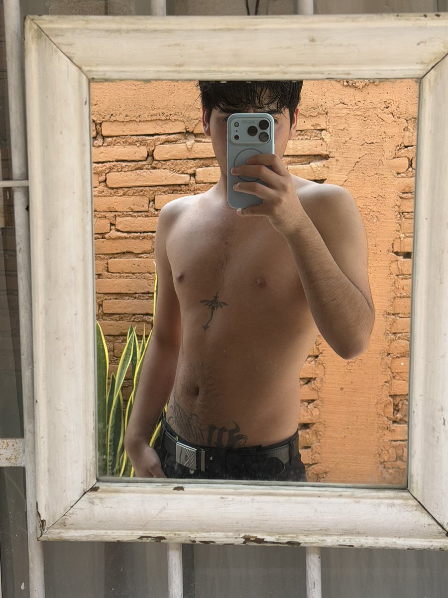 YaredCuevaway's tweet photo. Hola chicos ayúdenme siguiéndome ya que mi cuenta anterior fue suspendida 
@ReynosaGayLgbt 
@Reynosatopp https://t.co/KrwS2T8xrd