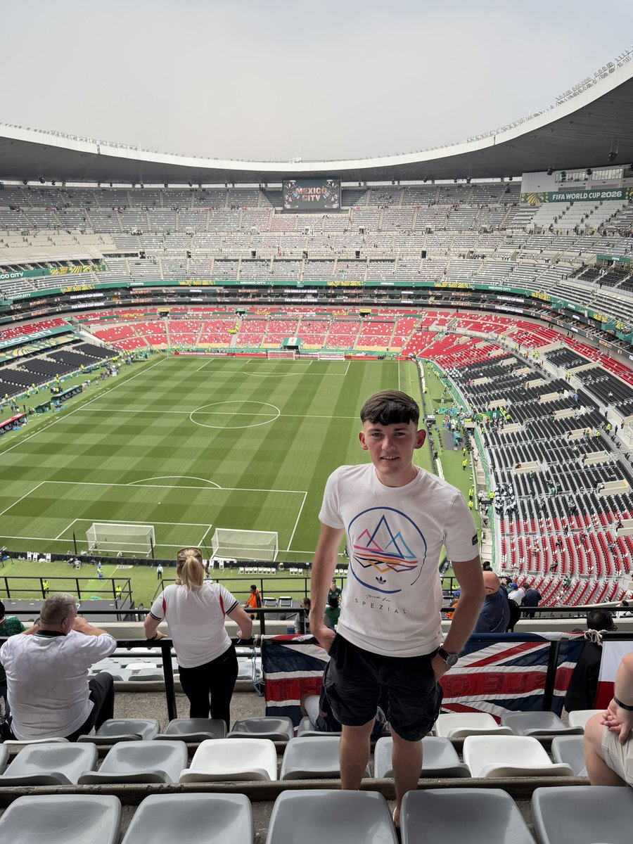 Callums028's tweet photo. Mexico v England 🇲🇽🏴󠁧󠁢󠁥󠁮󠁧󠁿 

A real bucket list moment to be here. 

The mighty Azteca Stadium, so much history, infamy - whatever happens tonight, I’ll remember this forever… https://t.co/OnjBaHkvlN