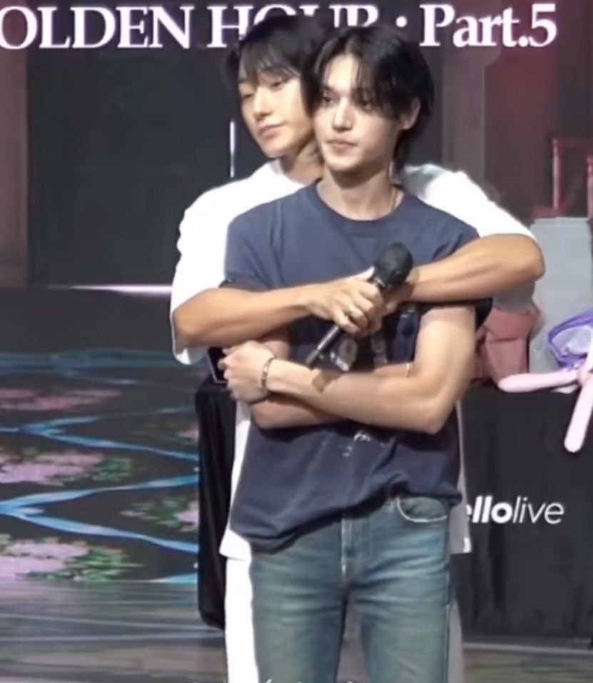 afimws's tweet photo. i swear woosan watching our tweets about the size difference between them https://t.co/9FvnJKSILw