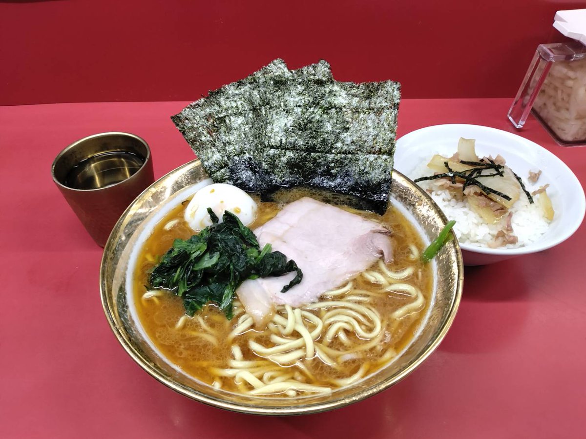 AK28NOV's tweet photo. 7か月連続金丼チャレンジ成功！雨降ってたから行くのやめようかと思ったけど、店の前まで行ってみたら椅子ラス1空いてたので突入した。金運アップ間違いなし😀
因みに先月スペースX の株買いました🧐
#杉田家 https://t.co/LAK4gKJrZu
