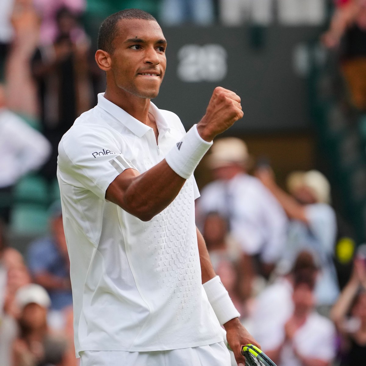 TeamCanada's tweet photo. 🇨🇦 @felixtennis advances to the @Wimbledon quarterfinals!

Auger-Aliassime outlasted Spain's Alejandro Davidovich Fokina 6-7(4), 7-6(6), 6-3, 6-7(2), 6-1 in a gruelling 4-hour, 26-minute battle to reach the last eight. https://t.co/H05vkfvFzh