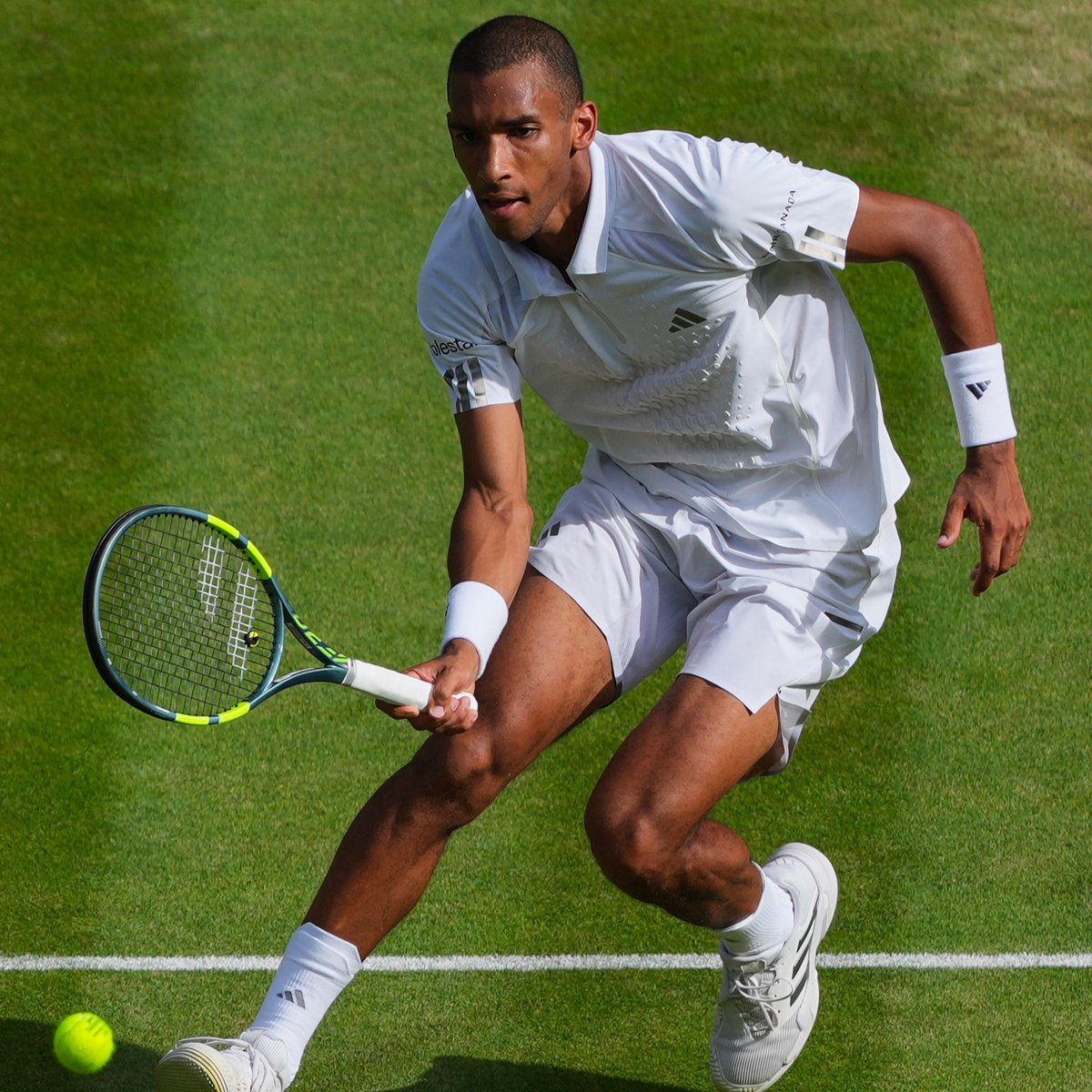 TeamCanada's tweet photo. 🇨🇦 @felixtennis advances to the @Wimbledon quarterfinals!

Auger-Aliassime outlasted Spain's Alejandro Davidovich Fokina 6-7(4), 7-6(6), 6-3, 6-7(2), 6-1 in a gruelling 4-hour, 26-minute battle to reach the last eight. https://t.co/H05vkfvFzh