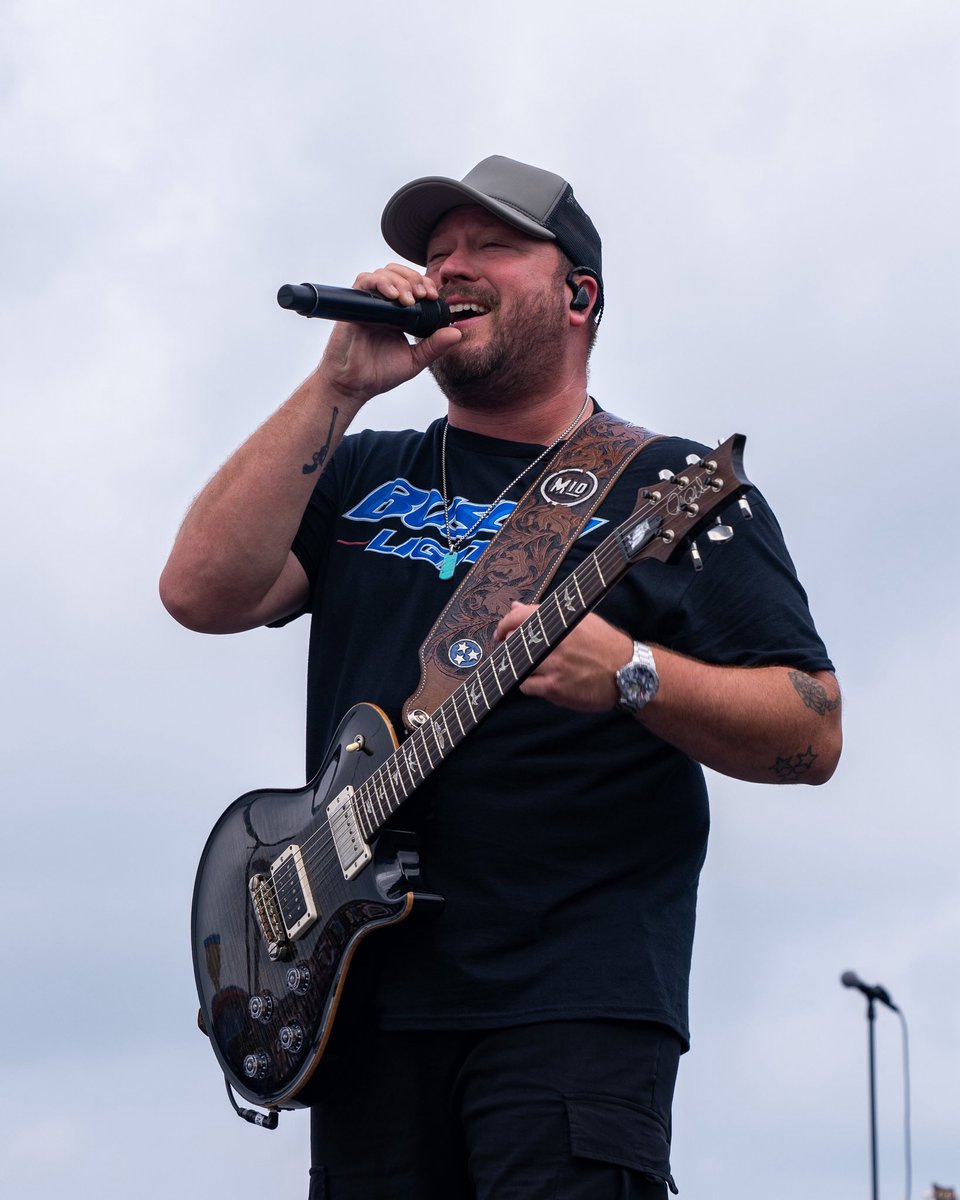ChicagolndSpdwy's tweet photo. Checked ‘See Mitchell Tenpenny in concert’ off our Bucket List ✅ https://t.co/zFVzVNWZjY