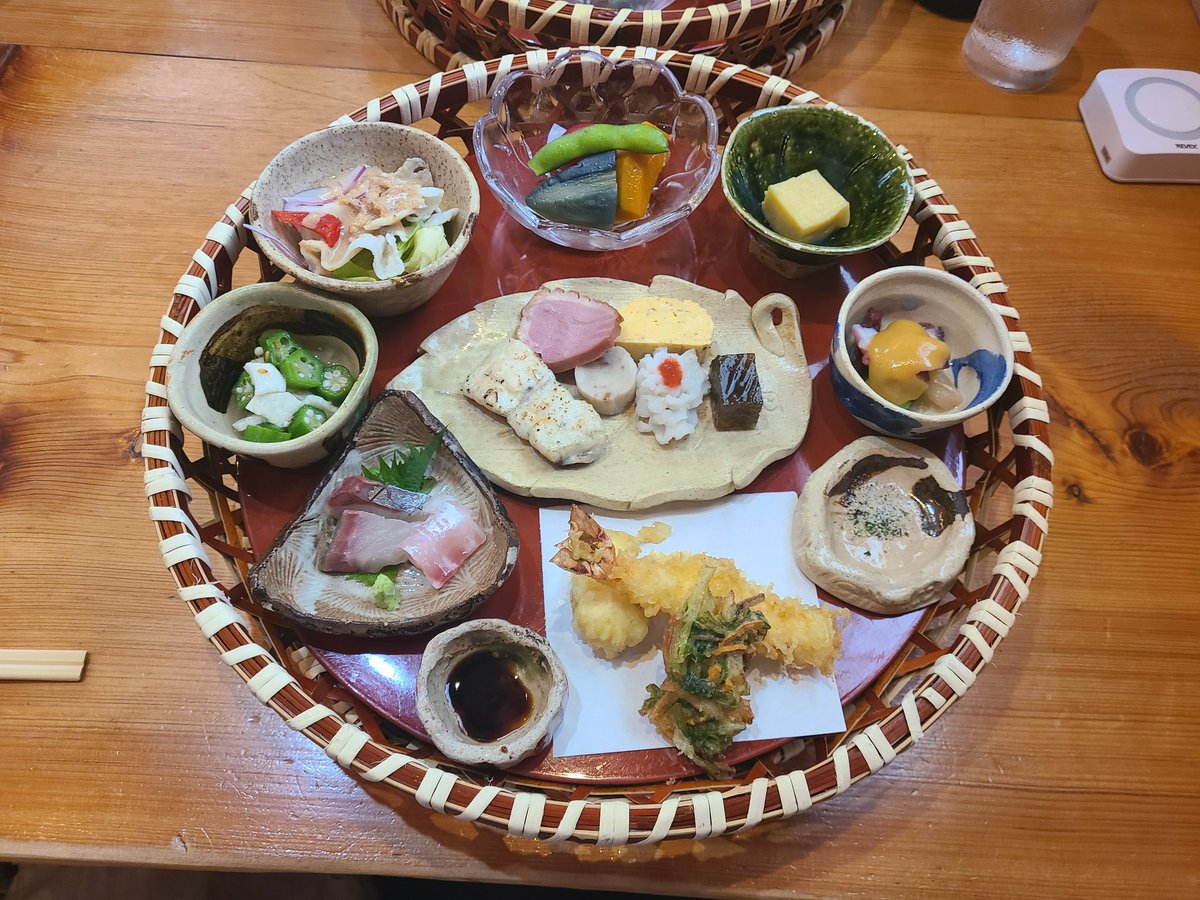 hirokazkun's tweet photo. 7/5の昼ご飯
かご膳
(@心み) https://t.co/bynbJuGw0h