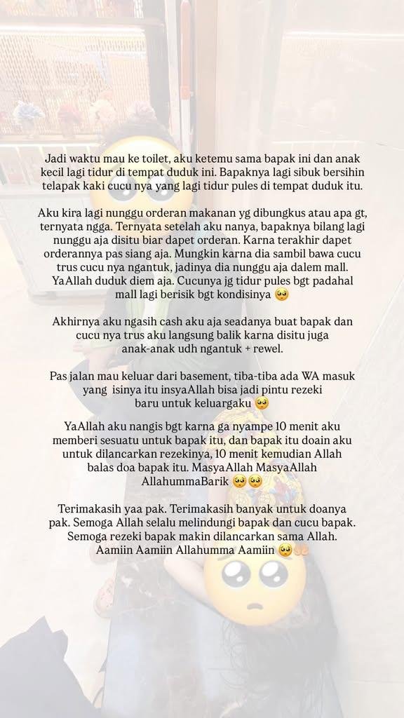 LiaAfri03881071's tweet photo. Twitter please do ur magic! 🥺

Nunggu orderan ampe cucunya ketiduran pules. Ternyata ga mau pulang karna bapaknya nyewa motor 85.000/hari. Mungkin orderan yang hari ini belom kekumpul segitu makanya bapaknya ga mau pulang 🥺

Kalo temen-temen ada rejeki mohon bantu bapak dan cucunya ini yaa 🥺🥺
Cc: desyanaep