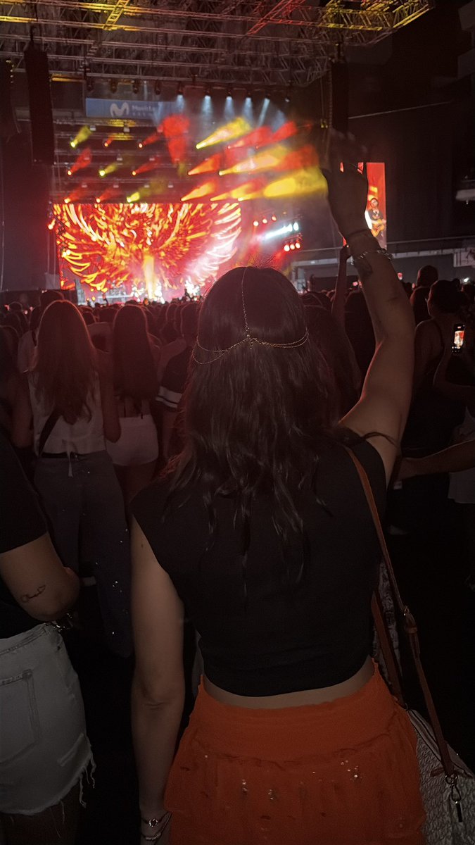 Sara_pab's tweet photo. Me quisieron ver caer, pero olvidaron que hay personas que convierten el dolor en fuerza y las cicatrices en el impulso para seguir.
Hoy no camino con rencor, camino con memoria. Porque recordar de dónde vengo es lo que me hace valorar hasta dónde he llegado. https://t.co/tGfuUy3Ubr
