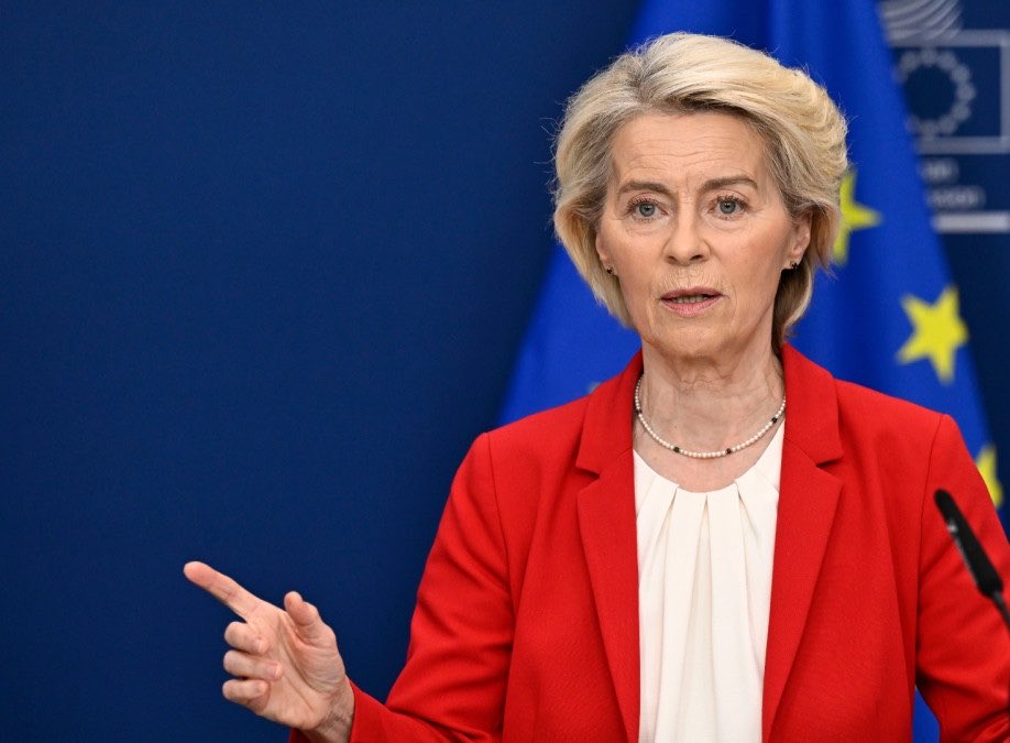 GlobalDiss's tweet photo. 🚨🇩🇪 AFD PROMISES MASSIVE DEPORTATIONS! 

Alice Weidel dropped a bombshell: within 100 days, Germany will CLOSE borders, ELIMINATE all migrant subsidies, and execute the largest deportations in history. https://t.co/f5dJopGB9e