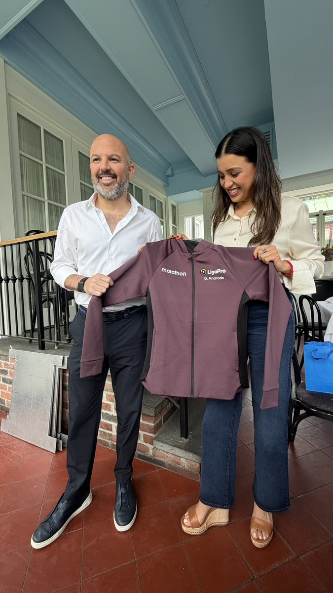 ligaprocorp's tweet photo. 📍Nuestro presidente @miguelloor se reunió con Gicela Andrade, Cónsul General del Ecuador en New York para tratar diversos temas. 👏🏻

Estos espacios son importantes y valiosos para abrir puertas, compartir ideas y trabajar en colaboración a futuro. 💪🏻

#LigaProInstitucional 🇪🇨💯 https://t.co/hJheo8afNy
