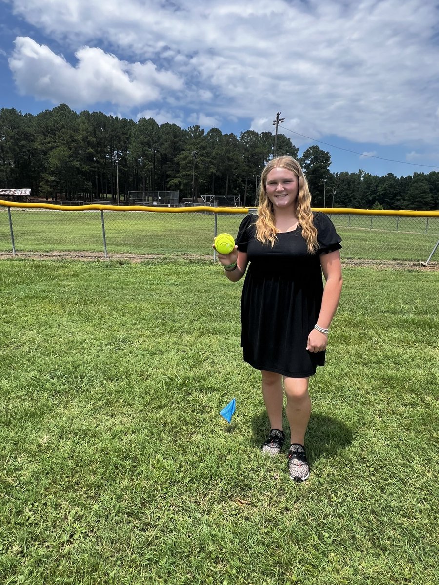 EmmieStout2030's tweet photo. Every year, I look forward to competing in one of my favorite hometown traditions, and I’m beyond grateful to have defended my Teen Home Run Derby title once again.

This year was extra special because I accomplished something I’ll never forget! I hit a softball that cleared the fence and measured an unbelievable 305 feet! 

Congratulations to all of the competitors!
@ARBattitude2011  @mayliebpitching @TOP_D1RECRUITS @SBRRetweets  @PrepSoftball @ARPrepSports @DiamondAddicts @SoftballDown @LineDsoftball @CaylanA_Elliott