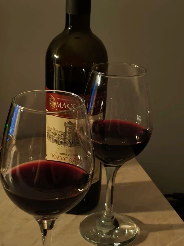 H4IST1AN's tweet photo. alexa play otwieram wino by pezet &amp; sidney polak🍷 https://t.co/gL64pTaZcW