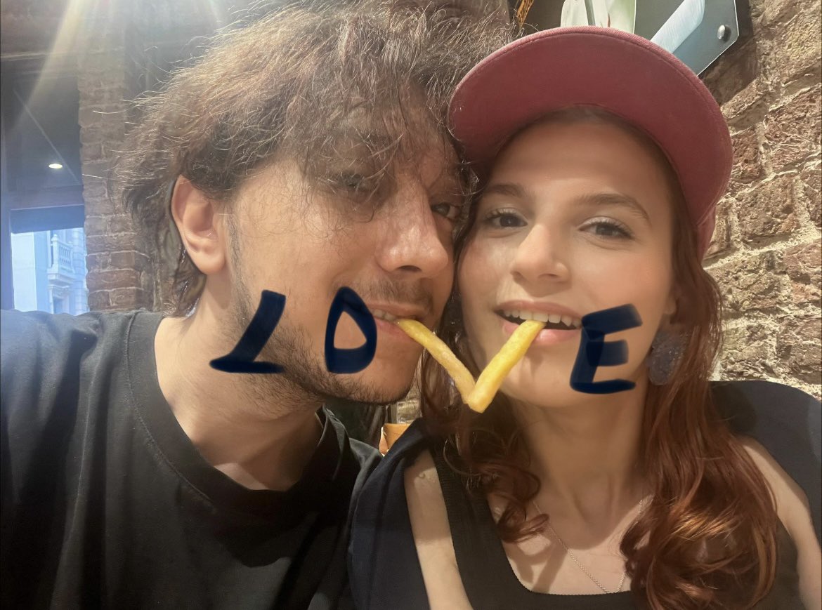 fallcherryy's tweet photo. artık fav fotodur 🥳 https://t.co/ZJyfEJUGY7
