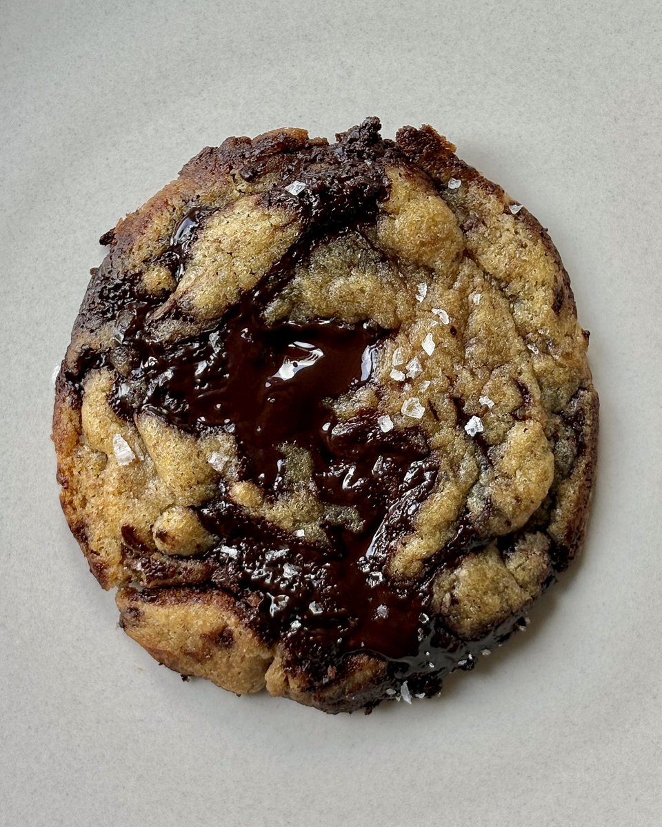 saweeeties's tweet photo. brown butter dark chocolate chip cookies https://t.co/Nful82LIkX