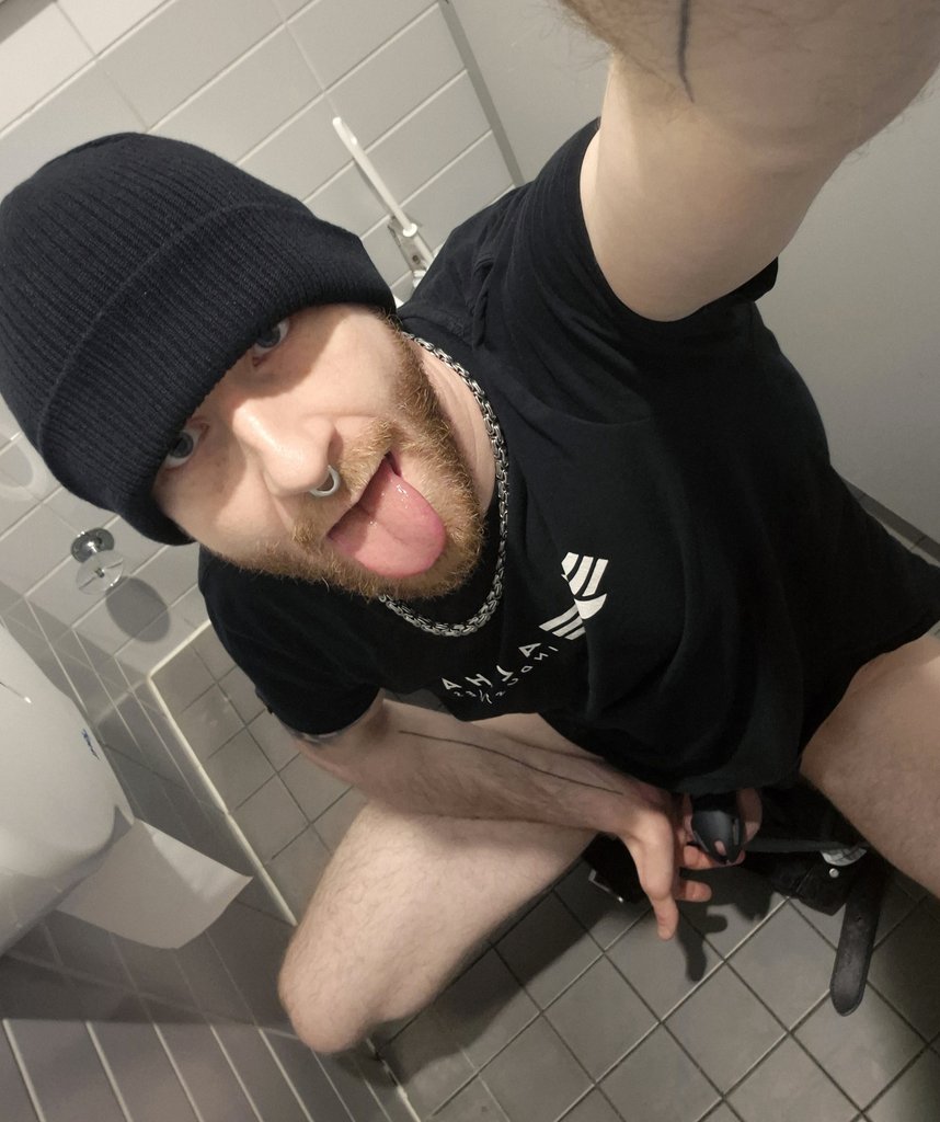PIGDOG_RED's tweet photo. Cagecheck in a public restroom #gay #public #toilet #restroom #cagecheck #cage #ginger https://t.co/epdjWGCHzi