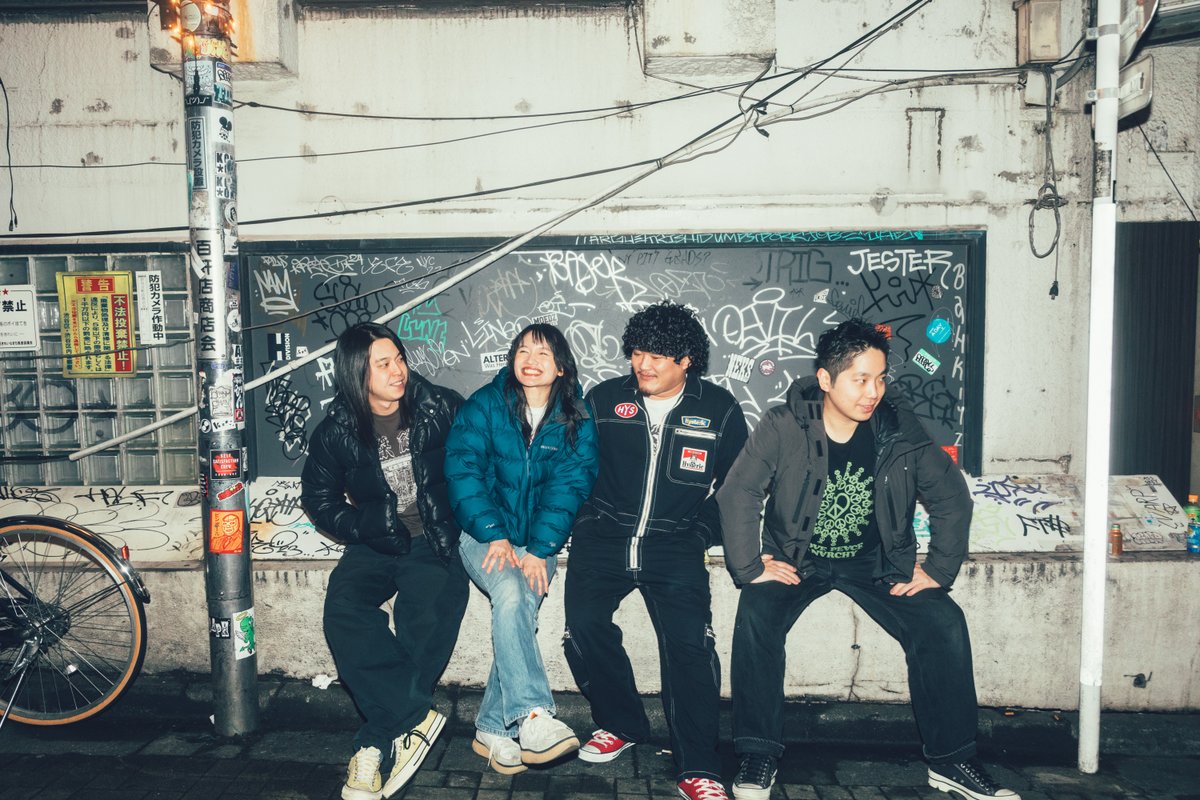 vivayoungkura's tweet photo. 【真夏のVIVA YOUNG!2026２日目 8/14㈮はROCK天国】
怒涛の進撃真っ最中のtheTIGERと3人で日々日本を駆け抜けるROCKバンド百々和宏＆69ersのガチンコ。
モノホンのROCKをキミにあげる。
#百々和宏 #クハラカズユキ　
チケット購入URL
https://t.co/9emVV7R5oN
BASEMENTBARメール予約:ticket@toos.co.jp https://t.co/OpheZqNMbM