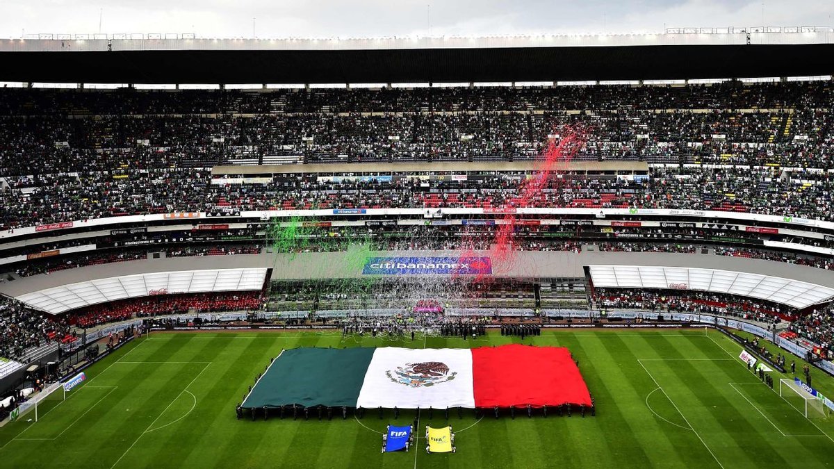 TouchlineX's tweet photo. 🚨 𝗡𝗘𝗪: The storm has arrived in Mexico City. 

Very loud thunder and very heavy rain ahead of the Mexico vs. England game.

— @Matt_Law_DT https://t.co/TZSjWvdpNc