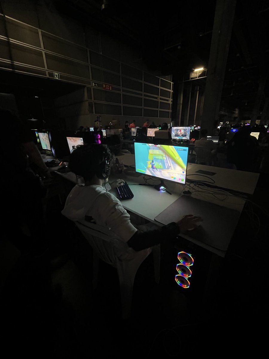 B1SCUIT_FN tweet media