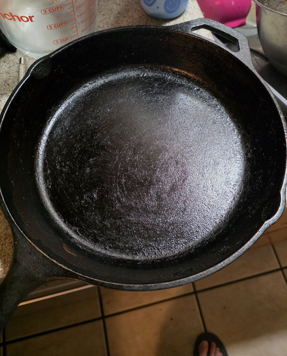 ice_pack85's tweet photo. @Not2BeTrite Fam ate it within 20 minutes lol. Cleaned right up. https://t.co/dsyBk0RwZL