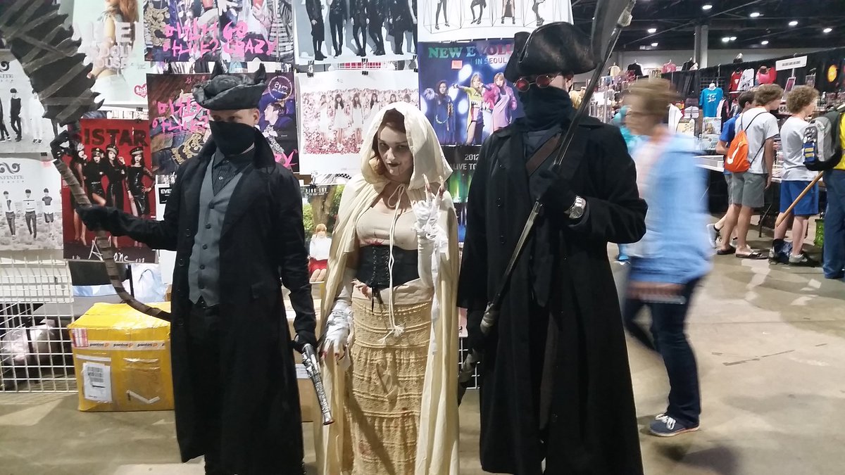 Finalblueman's tweet photo. @CHEFPK3 I have photos from Momocon 2015 and even then it felt things were getting alittle crowded. I can't even imagine now. https://t.co/54x3Wp5cKy