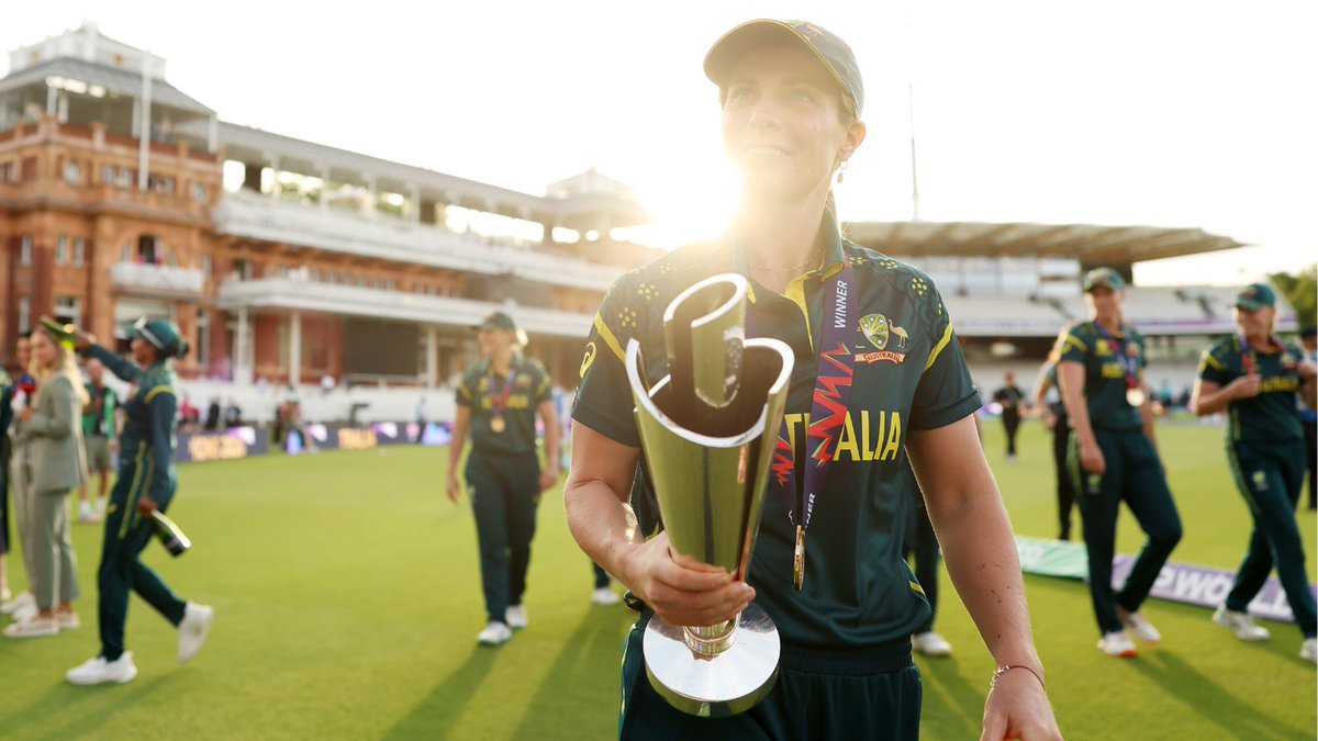 T20WorldCup's tweet photo. The 🏆 looks good with you, captain Sophie Molineux 🤩 https://t.co/mODmTNBFbY