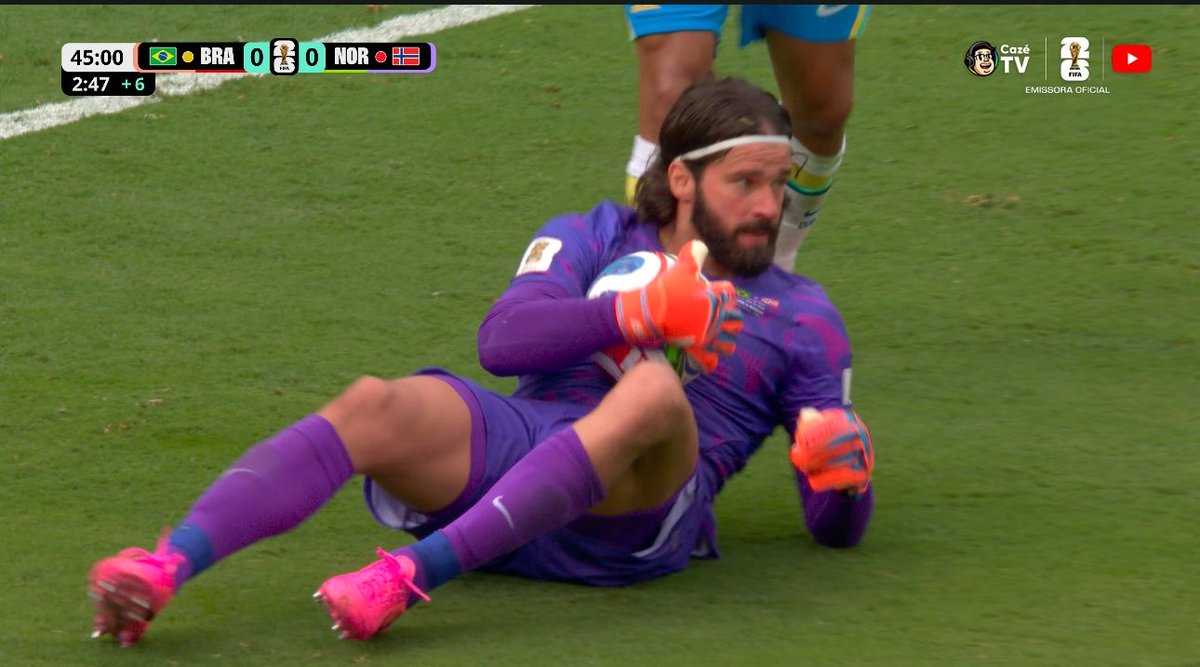 netto41's tweet photo. Sabia n q tinha roxo nas cores da bandeira do Brasil @CBF_Futebol https://t.co/Fs7eFKTysk