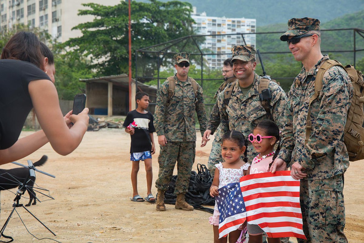 lancerocatolico's tweet photo. ¿Cuándo los niños querrían tomarse una foto con militares venezolanos? https://t.co/AuvQdO3Y1I