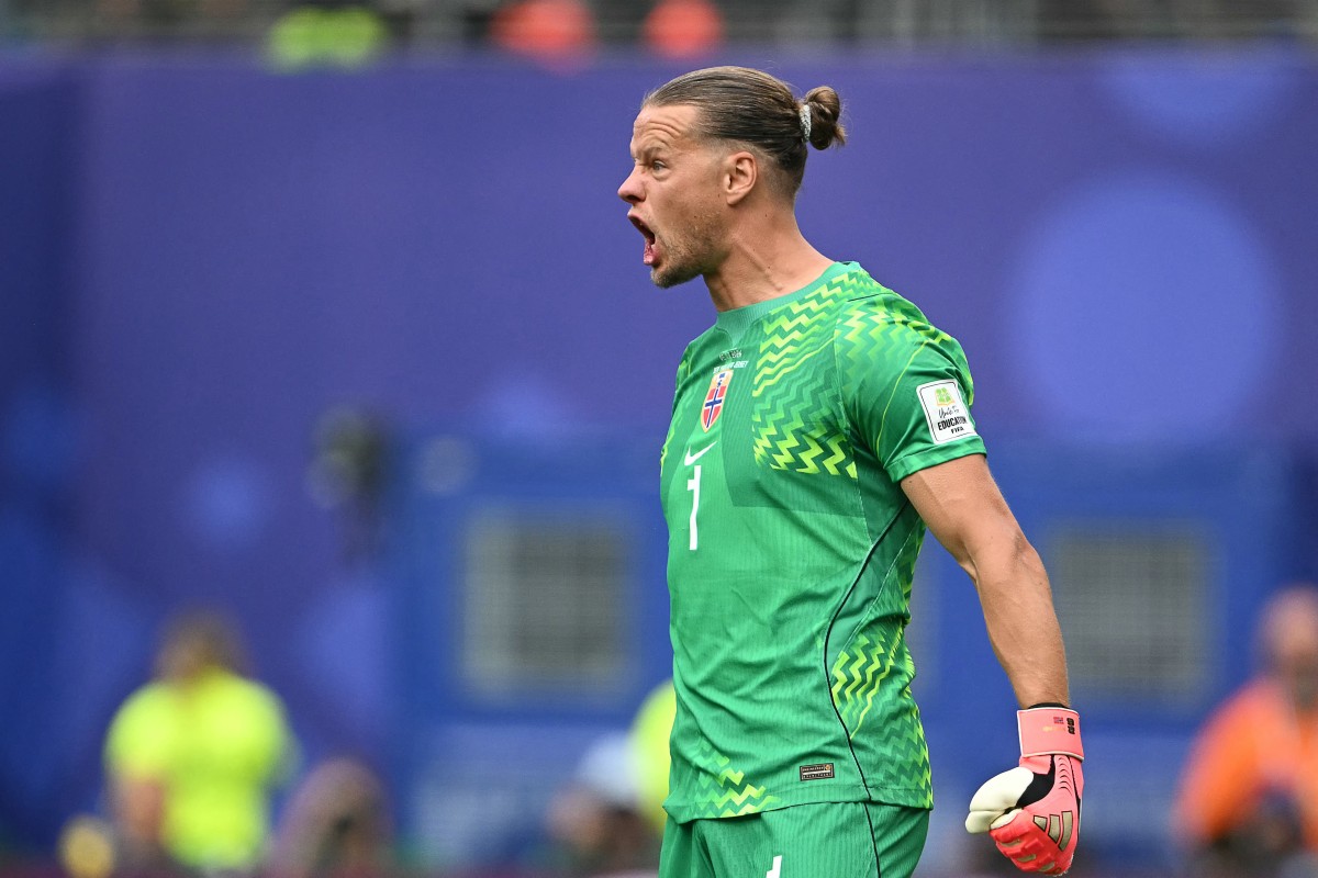 geglobo's tweet photo. Goleiro da Noruega que pegou pênalti do Brasil é reserva no Sevilla e tem 35 anos

Orjan Nyland soma apenas 18 partidas nesta temporada, já contando as quatro da Copa do Mundo

➡️ https://t.co/X0hhZ7G3zS

📷 AFP https://t.co/tOy80gohhW