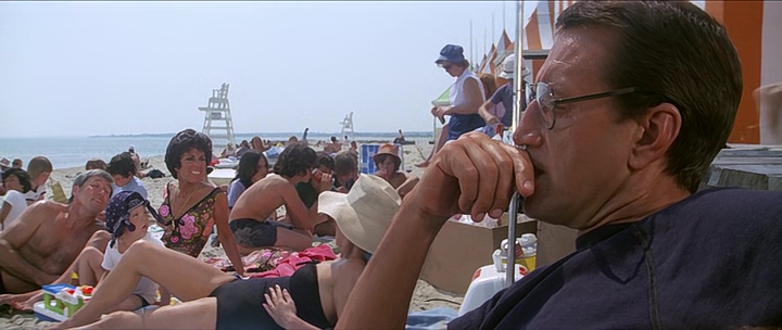 geroco's tweet photo. If Die Hard is considered a Christmas movie, can Jaws be considered an Independence Day movie? https://t.co/g6t2m6DG5y