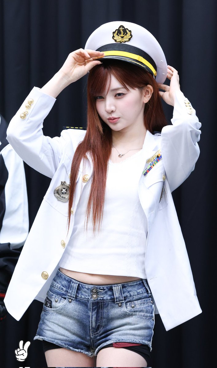 triplesbburing's tweet photo. 20260705 스타라이크뮤직
🫡
#트리플에스 #tripleS
#연지 #YeonJi https://t.co/zO8dyuvcbQ