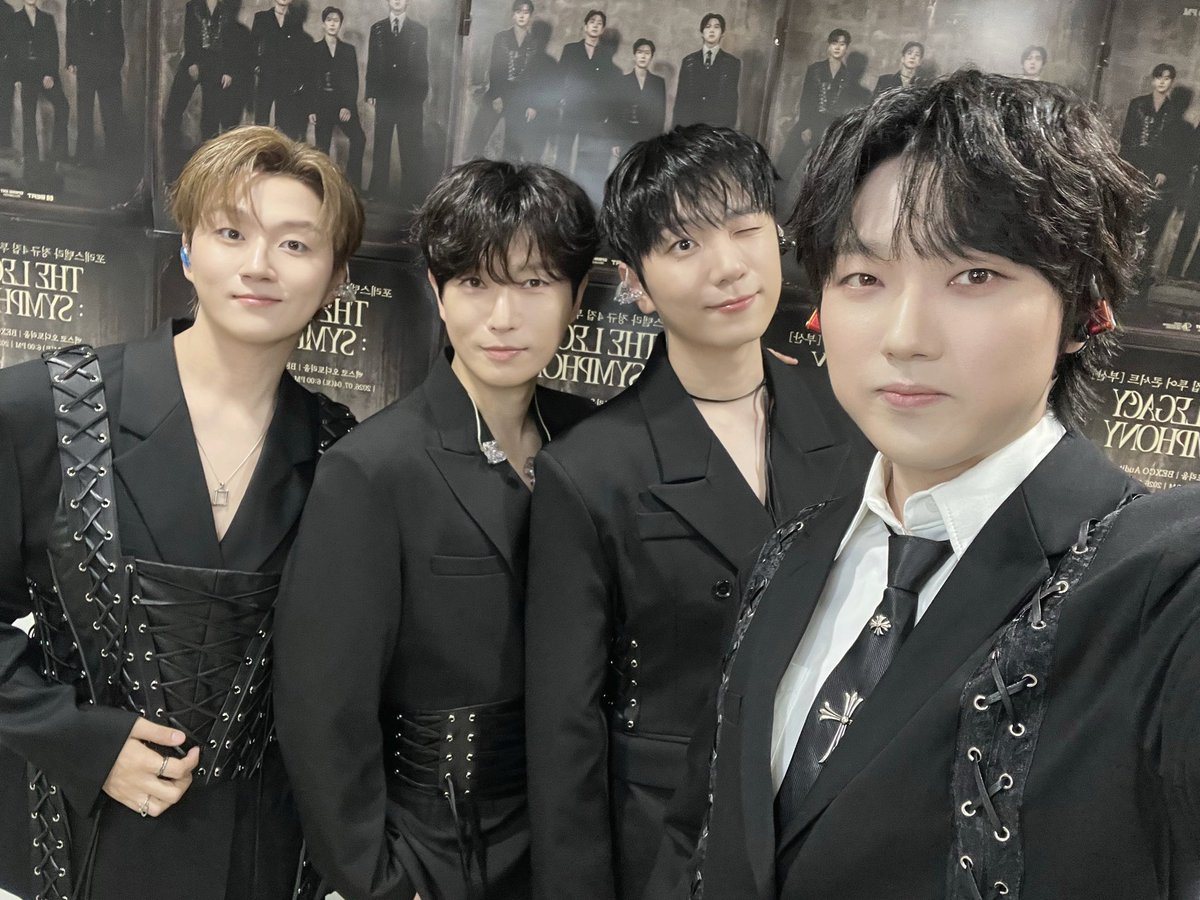 Rstr113's tweet photo. 클래식, 엘에이 메탈에 열광했고 아이돌 덕질했던 사람인데. 이제 포레와 피타 음악말곤 감흥이 없어. 멈추지 않고 계속 레벨업하는 이 4명의 미친 보컬과 도파민 맥스인 무대 연출, 기획 때문에 귀도 눈도 버려서 다른 음악, 공연은 아예 눈에 차지 않아. 책임져라 김포레, 100살까지 노래해 https://t.co/xQPepUu81J
