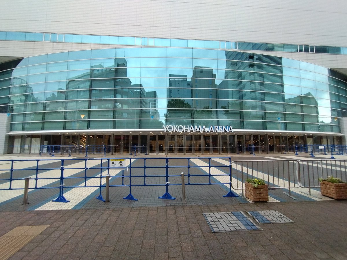 exit_milet's tweet photo. 偶々近くに用事があったので横アリに寄ってみた。思い出される当時の記憶

２年と４ヶ月も前のこと、今でも覚えてる。きっとこれからの人生の片隅に、自分、milesの皆の頭の中に、
GREENLIGHTSはある。
忘れたくない。いつまでも。

#milet
#milet_GREENLIGHTS https://t.co/lOwbFlDnbI
