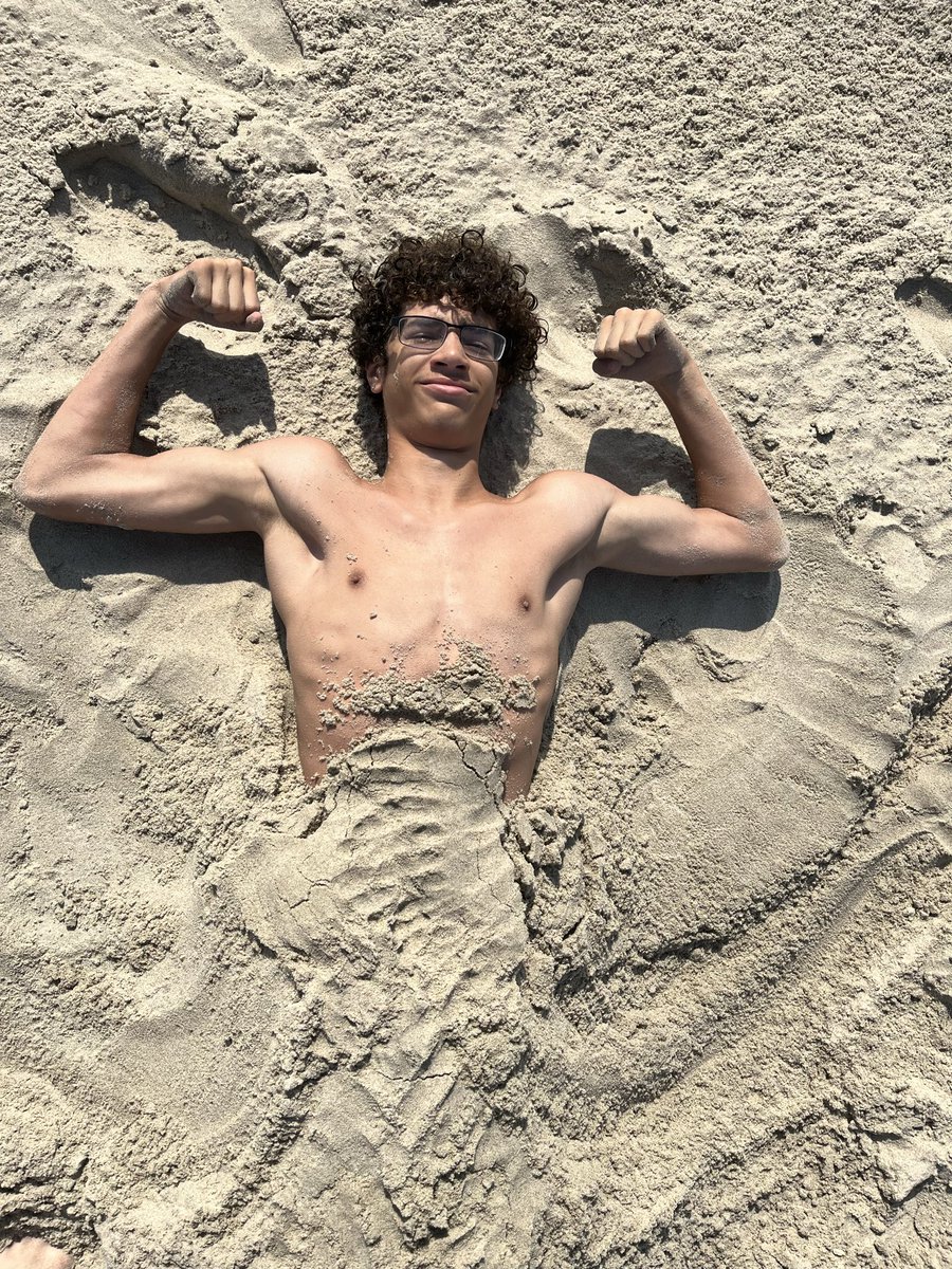 Sequenceamp's tweet photo. W beach day with the boys https://t.co/nz7JaFmbbt