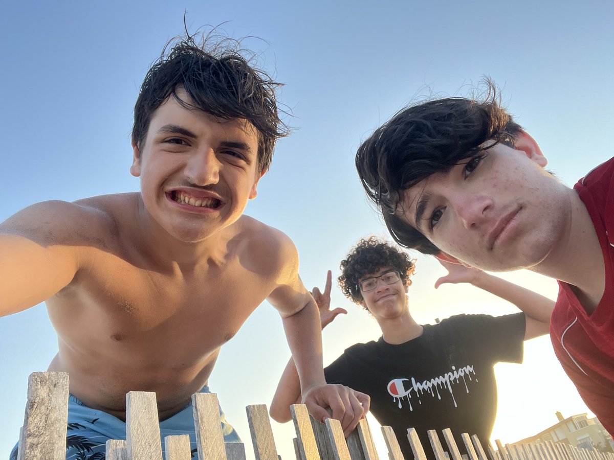 Sequenceamp's tweet photo. W beach day with the boys https://t.co/nz7JaFmbbt