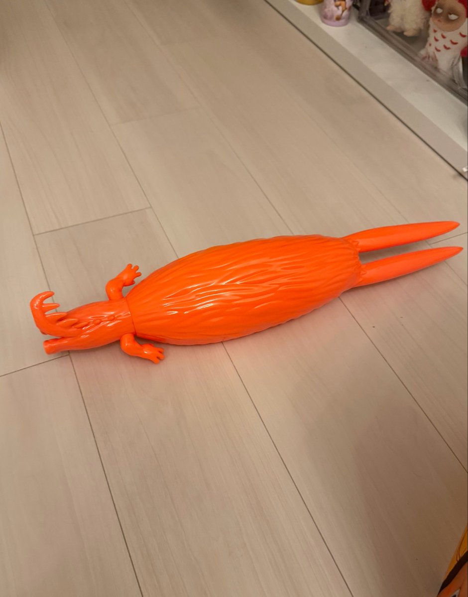 pophamumu's tweet photo. 友達のお家で恒例のラブブ陳列作業😮‍💨
とんでもない代物開封したから
サワサワしといた。
そしてどの家でもビヨンは
転がってしまうようだ。 https://t.co/uSKK9ESk7q