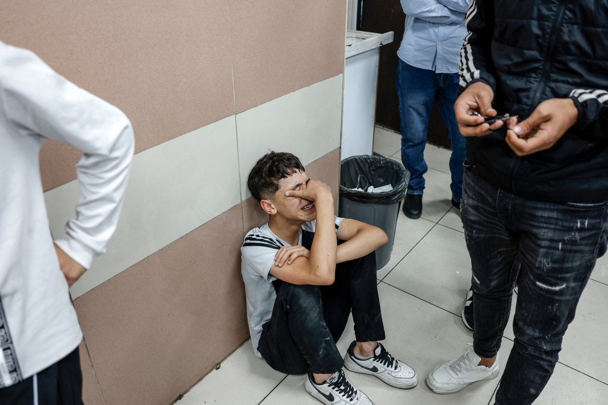 AJEnglish's tweet photo. In pictures: Relatives mourn a West Bank teenager killed by Israeli forces. https://t.co/JZw4rYVd7L