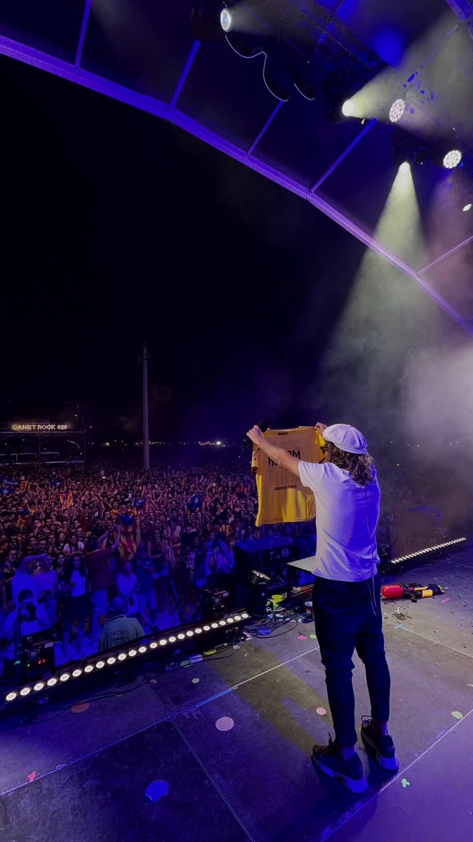lluis_llach's tweet photo. Gràcies Guillem. Gràcies @buhosoficial. Us necessitem i hi sou. 💞 https://t.co/QCZ40km1b6