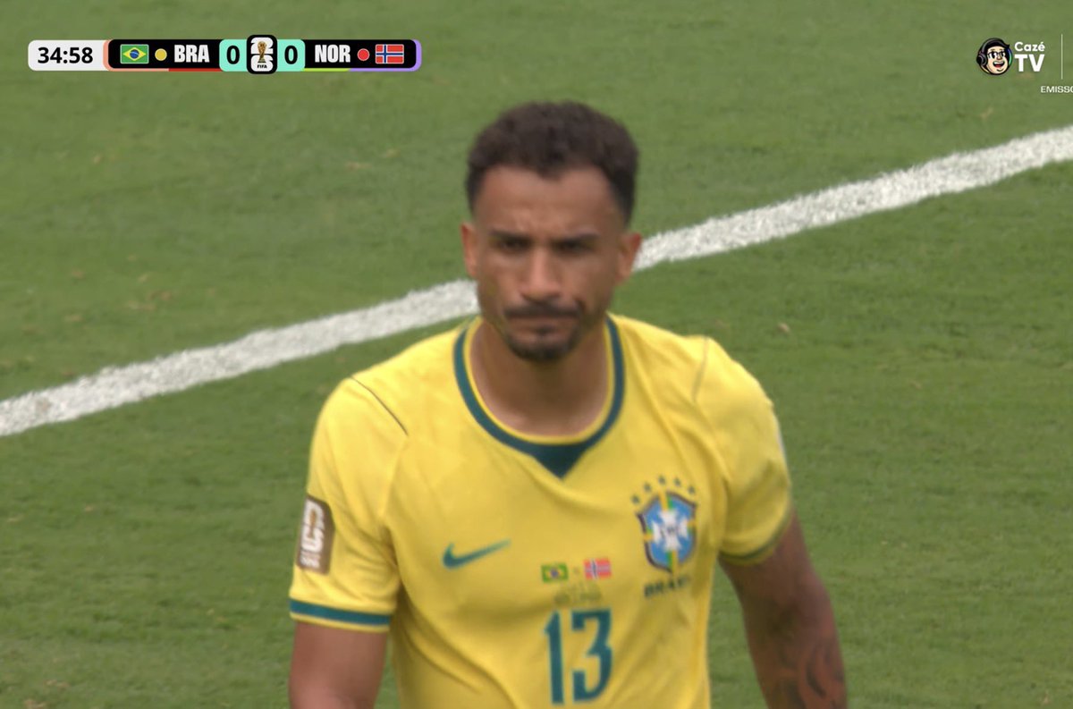 tleandro03's tweet photo. Já está podendo criticar o atleta Danilo ou tá cedo ainda ? https://t.co/KrOHWw1aaq