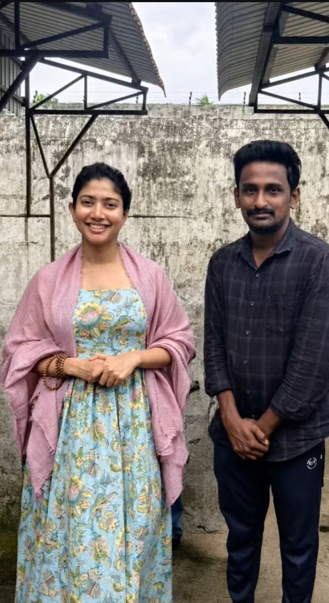 santhu0452's tweet photo. Queen recent from rajamundry.😍
#saipallavi👑 https://t.co/C0fO9ed5Pa