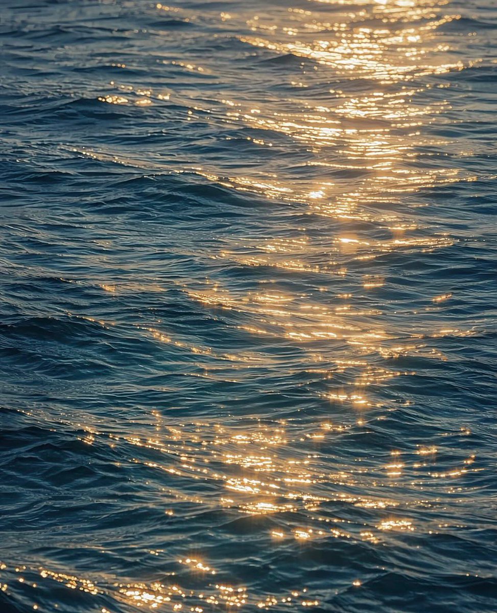 naturehealyou's tweet photo. Shades of sun glitter on the sea https://t.co/iXX20P3TZs