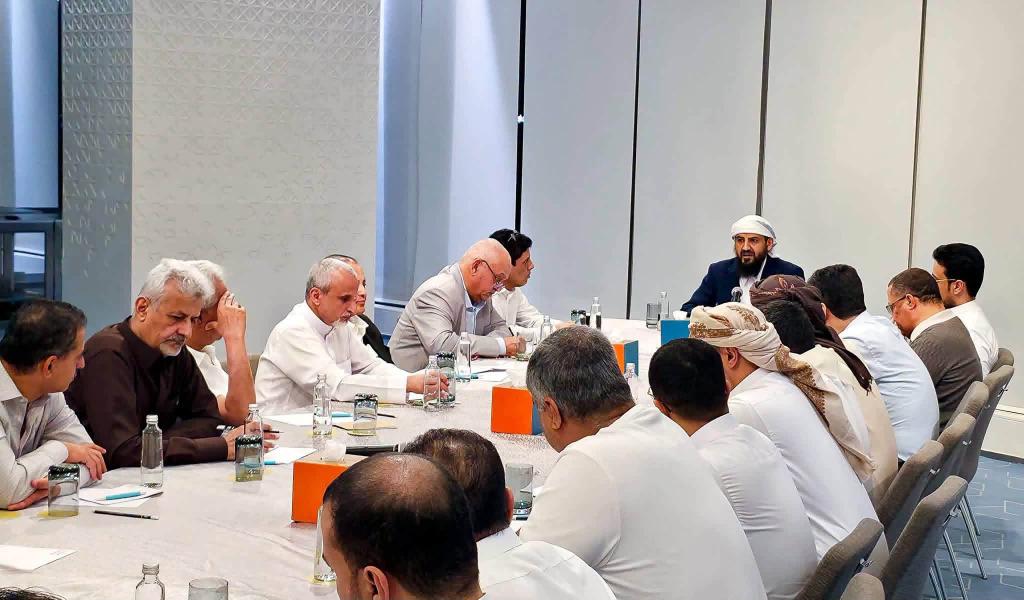 AnwrAl8438's tweet photo. نائب رئيس مجلس القيادة الرئاسي القائد العام للقوات الجنوبية #ابو_زرعة_المحرّمي يعقد لقاء موسع مع الوفد الجنوبي ويؤكد أهمية الإعداد لإنجاح الحوار الجنوبي. https://t.co/9mVwSOu9EM