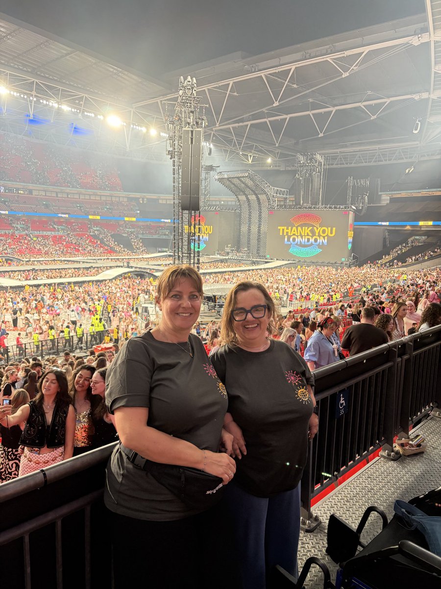 dodidodi70's tweet photo. @hsdtogethertour @wembleystadium https://t.co/gZmj3rotmP
