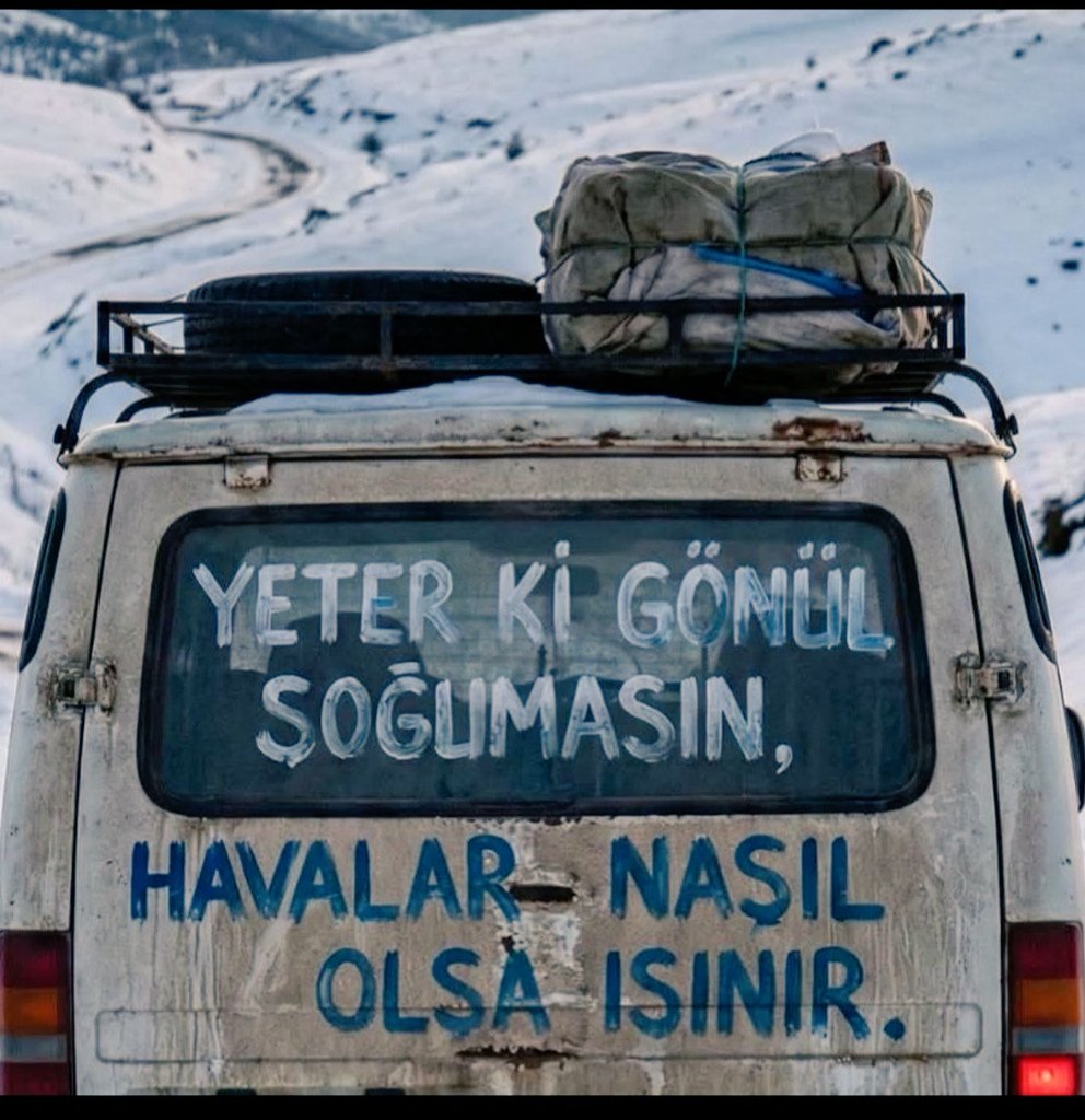 kumcuserkan8's tweet photo. Yeter ki gönlünüzü soğutmayın 🌈🌈🌦🌦havalar nasıl olsa bi şekilde ısınır içilen çay☕☕☕ nasıl soğursa gönül de öyle soğur sevin sevilin sevindirin🌞🌞🌞 her zaman 💕🌹 https://t.co/vHGKBaJvJO