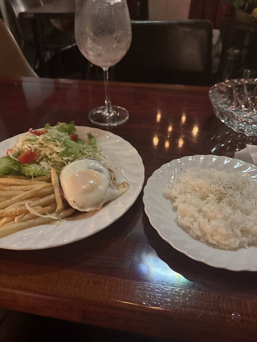 onigirisento's tweet photo. 3日前　金曜日の夜
いつもタイミング悪くて行けなかったお店初めて入店
千葉市　幻想即興酒場　草の戸
マスター　面白くて優しくて癒された。 https://t.co/1GvIJLEwj6