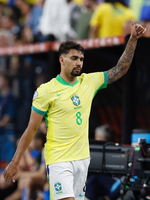 Noitedecopa's tweet photo. Então quer dizer que o Brasil não consegue ficar com a bola e ainda perdeu um pênalti?

Talvez esse jogo sirva pra percebermos o verdadeiro valor do PAQUETÁ no esquema da seleção...