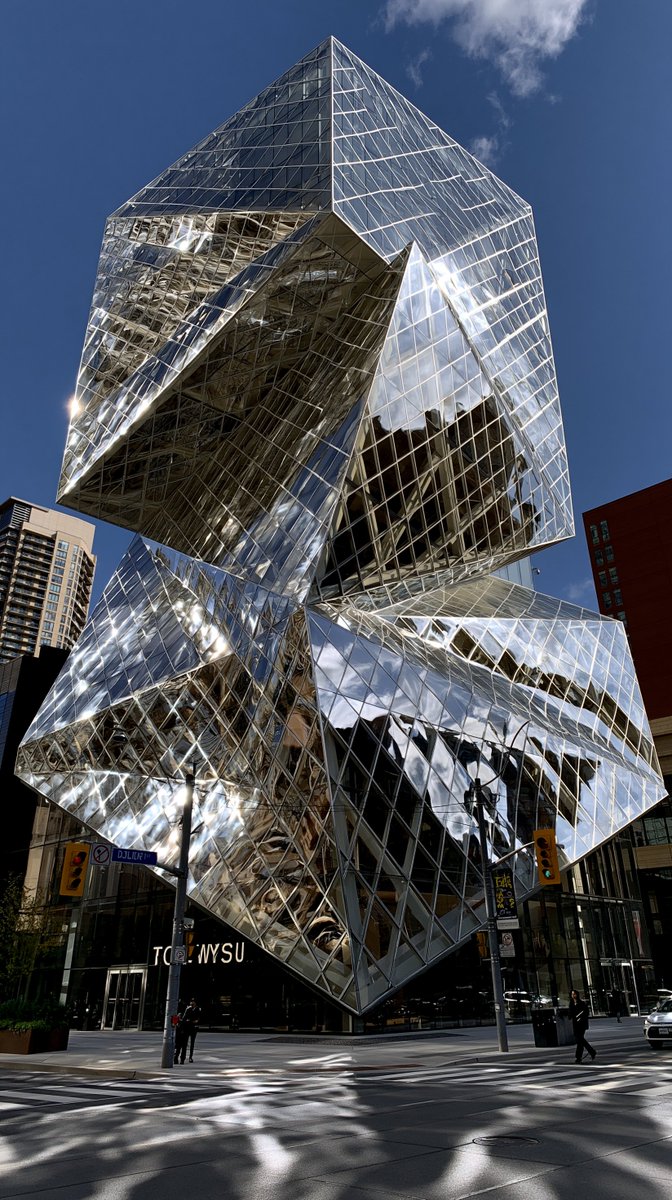 EvaNorte's tweet photo. Deconstructivism, distorted --sref 896525897 #Midjourney https://t.co/T1y4HsukTO