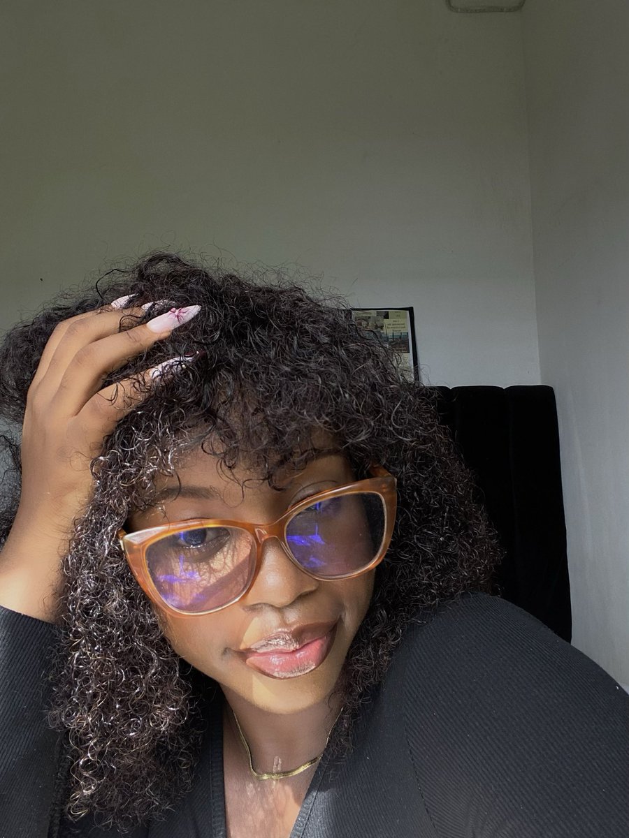pha_bbyy's tweet photo. The goal isn’t to win every argument. It’s to become someone who no longer needs to.

Happy Sunday 🦋 https://t.co/pPb32B8Kh4