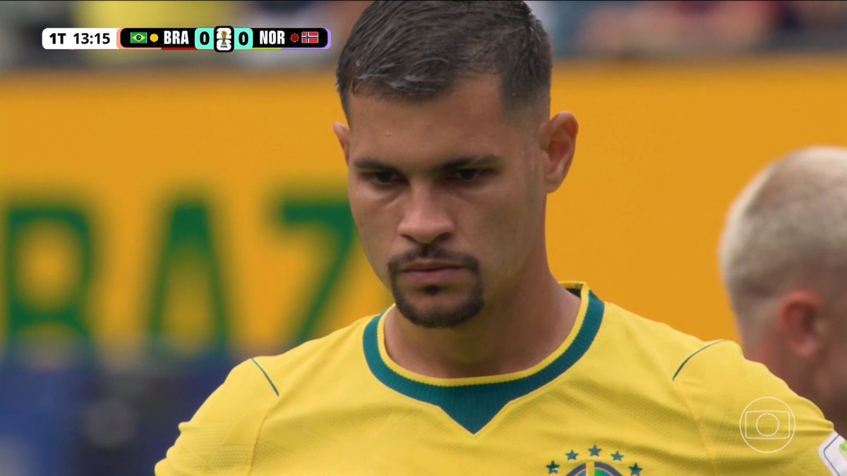 comentsjv_'s tweet photo. Qual o sentindo de colocar esse cara pra bater o pênalti? Pq não colocou o Vini Jr, ou até mesmo o Gabriel? É copa do mundo carai!!! Vacilo da poxa 

#CopaNaCazéTV https://t.co/mR1KbltCSm