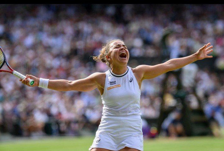 TheCBIJ's tweet photo. Osaka Stuns World No. 1 Sabalenka to Reach First Wimbledon Quarterfinal

Naomi Osaka produced one of the biggest upsets of this year’s Wimbledon by defeating world No. 1 Aryna Sabalenka 6-2, 7-6(2) in the fourth round on Sunday, booking her first-ever quarterfinal appearance at the All England Club. The Japanese star dominated with a powerful serve and composed baseline play to secure her first victory over Sabalenka since 2018. 

The 28-year-old snapped a run of three consecutive defeats to the Belarusian this season and handed Sabalenka her first straight-sets loss at a Grand Slam since the 2020 U.S. Open. Osaka will next face Karolína Muchová for a place in the semifinals.