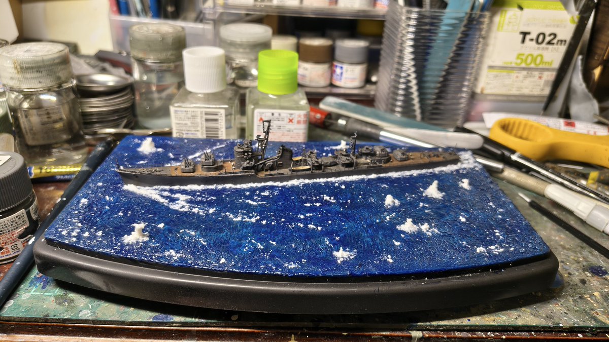 asidrainsanseiu's tweet photo. 【完成】
ヤマシタホビー　1/700　防空駆逐艦　冬月

組んだ感想としては、残念な点もいくつかありますが、よりディテールの細かな秋月型駆逐艦を手軽にゲット出来るようになるのは、すごくありがたいなと思いました。 https://t.co/15NQBreToB
