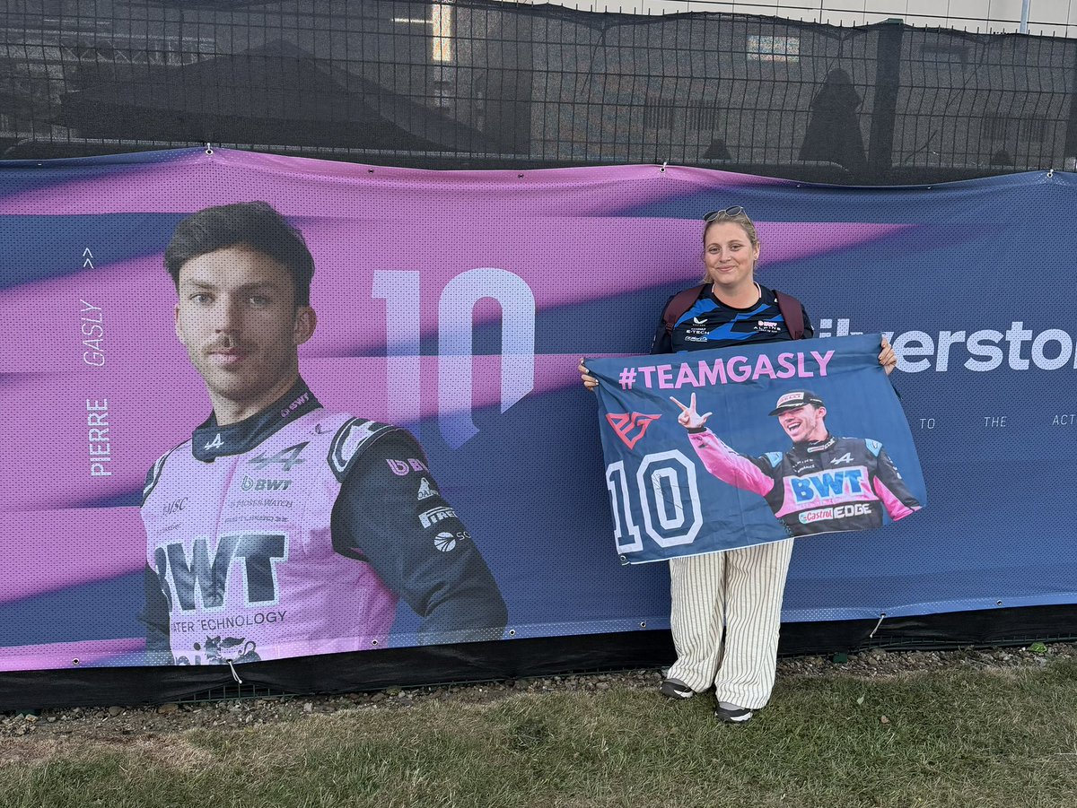 SophWhatley's tweet photo. The best weekend supporting you as always, beyond proud. The joy I get watching you race regardless of the result! Double points for the team 💙💕 https://t.co/4ttHE5krBj