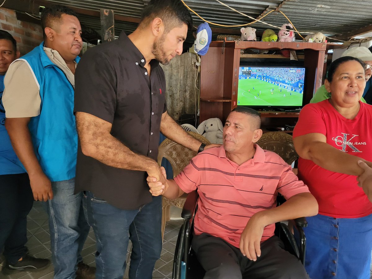 AngelLobos28's tweet photo. Cada gesto de solidaridad representa una oportunidad para llevar esperanza y bienestar a quienes más lo necesitan. 
💙🤝🏽

Seguiremos trabajando con compromiso, cercanía y vocación de servicio para llegar a más familias de nuestro departamento.

#TrabajoCercaníaYCompromiso https://t.co/cWo0zcMkcq